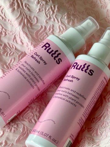 💧 Cómo reactivar tus rizos entre lavados (y nuestro nuevo spray refresh)
